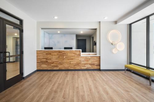 Pasadena Hotel | ECHO Suites Extended Stay by Wyndham Houston Pasadena Fwy Pl