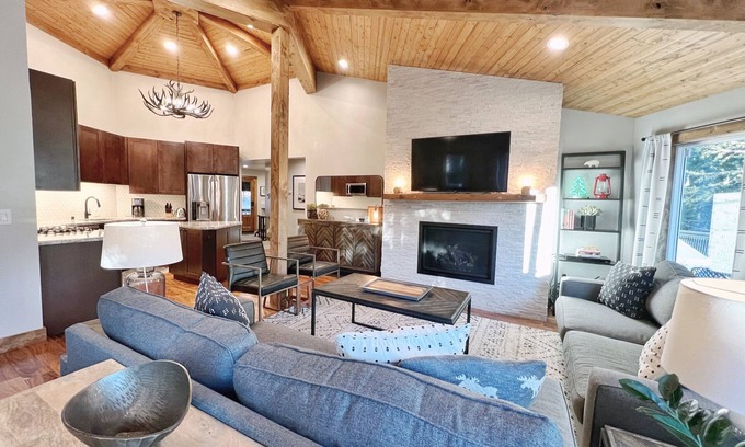 South Shore Cabin | Echo Summit Cabin: Modern Retreat with Hot Tub & Fire Pit