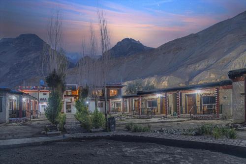 Tabo Cabin | Cozy Echor Mud Huts Tabo: Family-Friendly Retreat