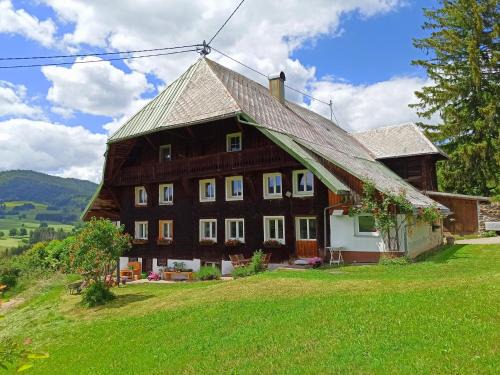 Kaisershaus Apartment | Experience Echtes Schwarzwaldhaus: Tradition Meets Modern Comfort