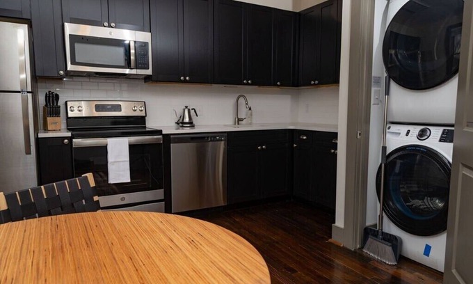 Roanoke Apartment | Prime 1 Bedroom Apartment Near Downtown Roanoke
