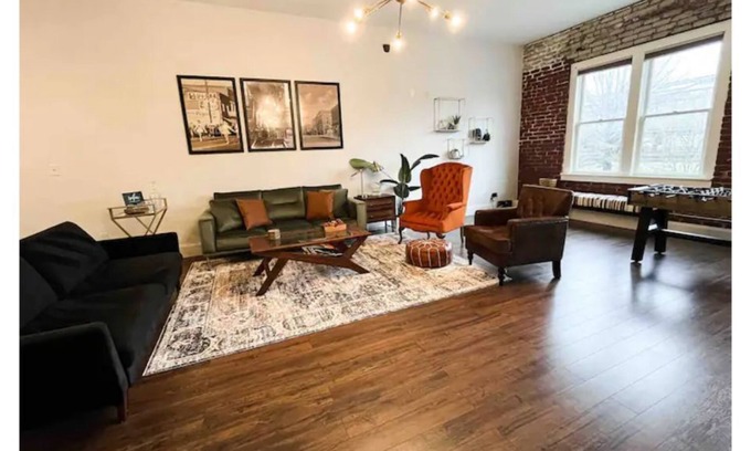 Spencer Apartment | Eclectic 2 Bedroom Loft in Historic Spencer