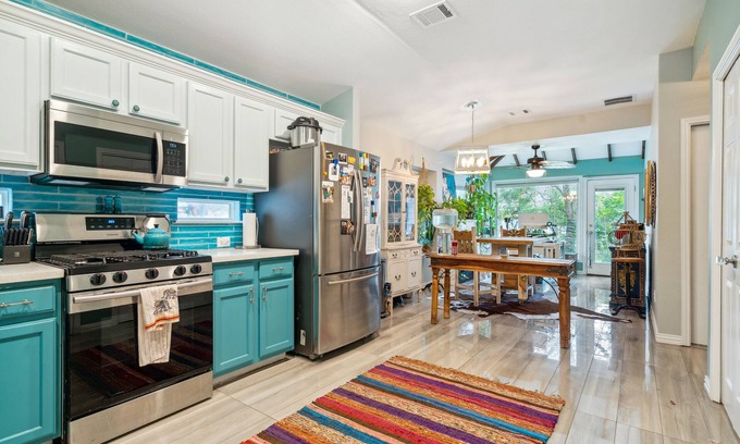 Kyle House | Vibrant Oasis: Artful Comfort with Family-Friendly Amenities