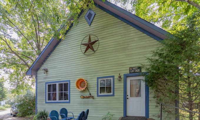 Pittsboro Bed & Breakfast | Unique Guest Cottage Near Downtown with Pet-Friendly Perks