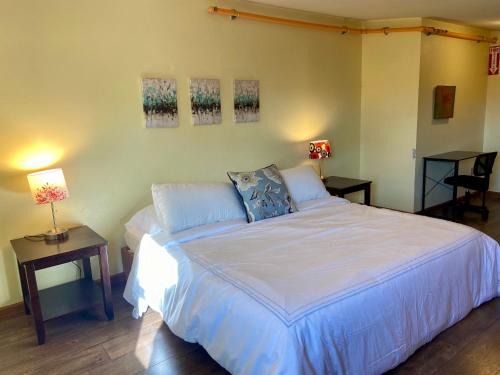 Pepin Apartment | Cozy Eclipse Condo: 2 Bedroom Retreat Steps from Beach