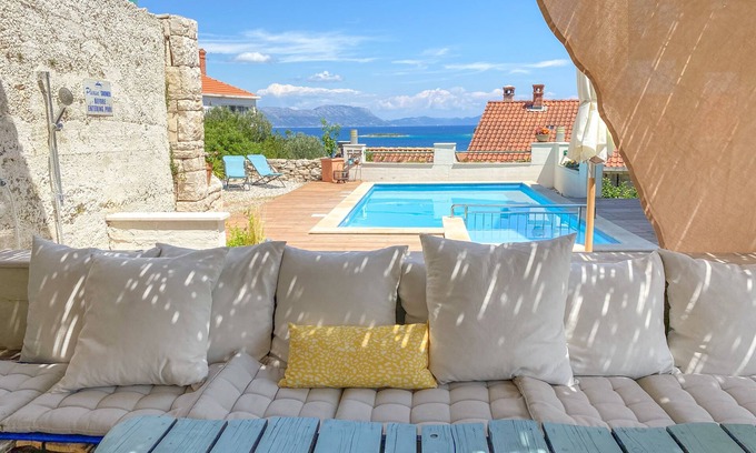 Lumbarda Apartment | Eco Apartments Sunshine: Family-Friendly Getaway with Pool