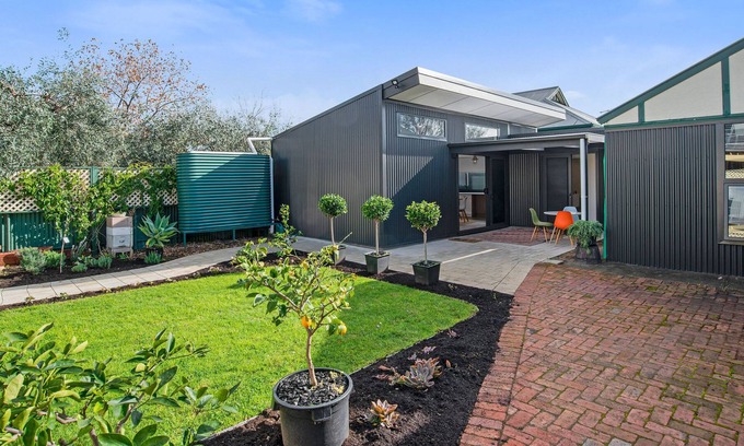 Torrensville House | Eco Bee Studio: Garden Serenity with Family-Friendly Amenities