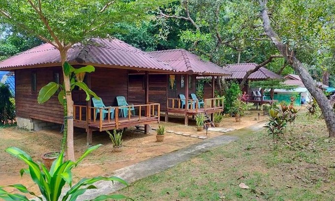 Ranong House | Eco Bungalow: Guest Rated 8.5 with Family-Friendly Amenities