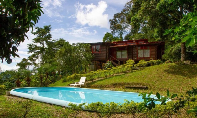 Tena House | Eco Cabañas San Lorenzo: Pet-Friendly Retreat with Pool