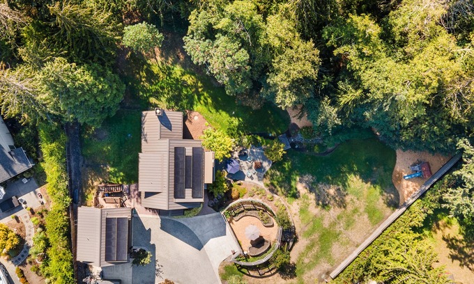 Bainbridge Island House | Eco-Friendly Retreat with Hot Tub & Breathtaking Views
