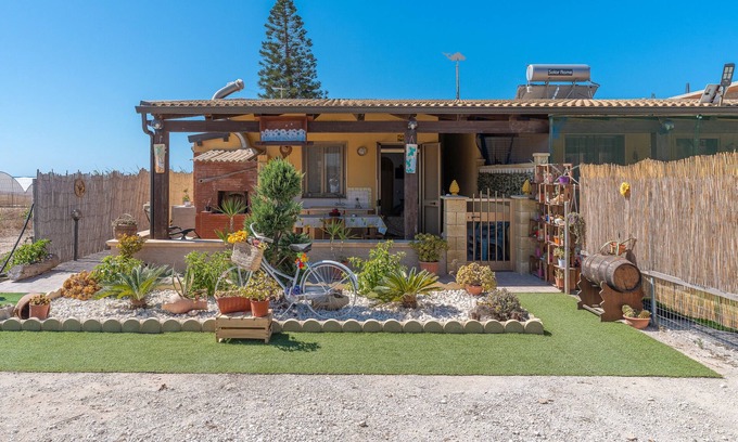Pachino Villa | 'Eco Del Mare' with veranda just steps from the sea