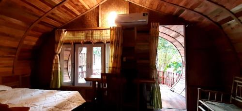 Quan Tom Cabin | Pet-Friendly Eco Floor Bird Song Lodge with Pool Access