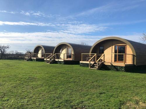 Norton Disney House | Eco-friendly Cabin 3: Perfect for Pets and Families