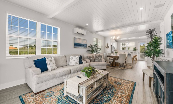 Cortez House | Eco-Friendly Retreat with Game Room & Ocean Views