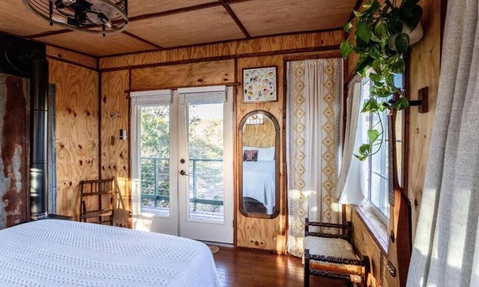 Blanco House | Eco-Friendly Treehouse Retreat with Spa & Hot Tub