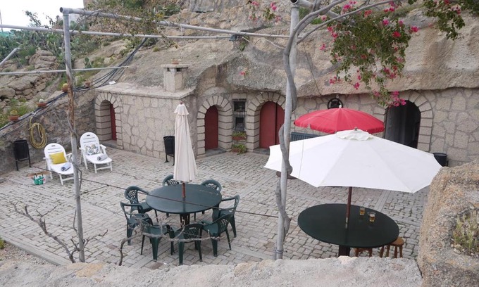 Chimiche House | Eco Holidays Cave House Justine: Pet-Friendly Oceanfront Retreat
