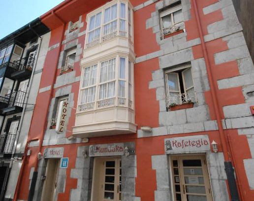 Mundaka Hotel | Eco Hotel Mundaka: Pet-Friendly Oasis with Ocean Views