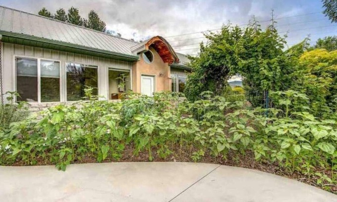 Boise House | Eco House Retreat with Food Forest & Family-Friendly Amenities