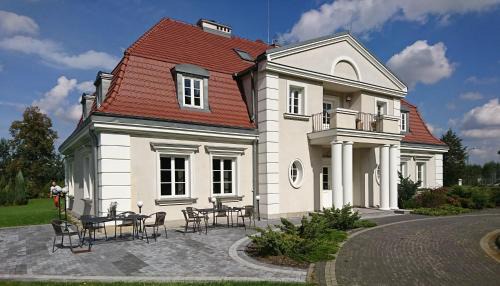 Nieborow Resort | Eco Nieborów: Pet-Friendly Retreat with Hot Tub & Kitchen