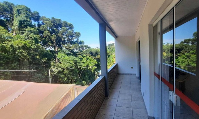 Apiai House | Eco Residencial Martins: Perfect for Families and Pets