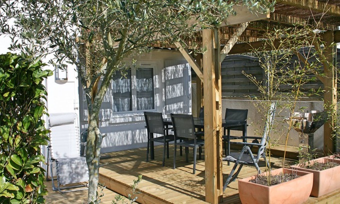 Saint-Palais-sur-Mer Cottage | Idyllic Saint Palais Sur Mer Retreat, Steps from the Beach