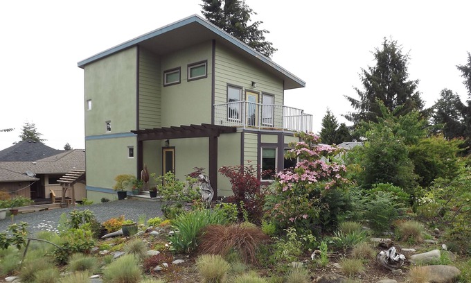 Courtenay Cottage | Eco Roost Vrbo in Royston by the Sea ~ Viewing Decks~ Awesome Ocean, Mtn Views