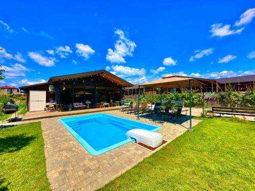 Mtskheta Villa | Eco Saguramo Chalet: Pet-Friendly Retreat with Pool Access
