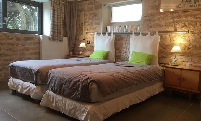 Sancy Bed & Breakfast | Inviting Guestroom Sancy: Studio for 4 with Spa & Kitchen