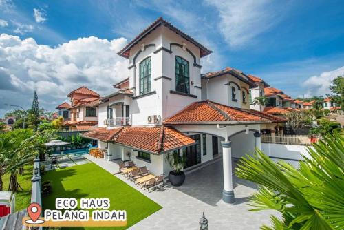 Ulu Tiram Villa | EcoHaus AeonTebrau: Family Fun with Pool & Entertainment