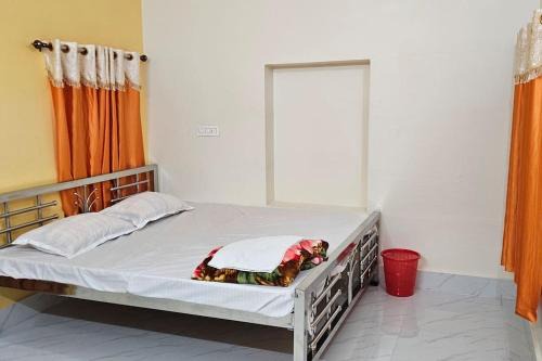 Krishnanagar Apartment | EcoHome: Family-Friendly Retreat with 9/10 Guest Rating