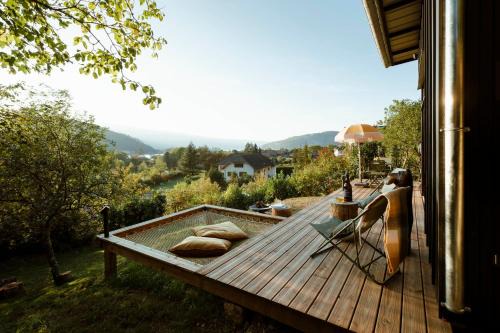 Angon Apartment | Relax at Ecolodge Acmé: Jacuzzi with Lake View Awaits