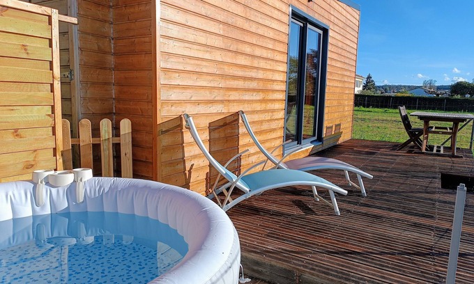 Graves-Saint-Amant Ski Chalet | Relaxing Ecolodge du Petit Champ with Spa and Hot Tub