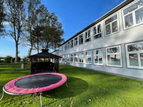 Oesterdeichstrich Apartment | EcoLodge Gruppe: Pet-Friendly Retreat with Full Kitchen Access