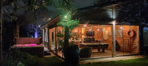 Tilburg House | Relaxing Ecolodge with Hot Tub & Pool in Beautiful Garden