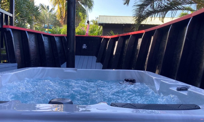 Desbonnes House | Eco-Friendly Ecolodge with Private Jacuzzi - La Cabane du Pirate