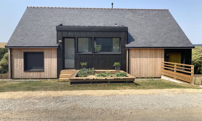 Saint-Nic House | Ecological House by the Sea: Walk to Beach & Ocean View