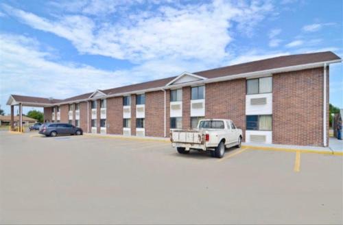 Columbus Hotel | Budget-Friendly Econo Inn with Pool & Pet Amenities