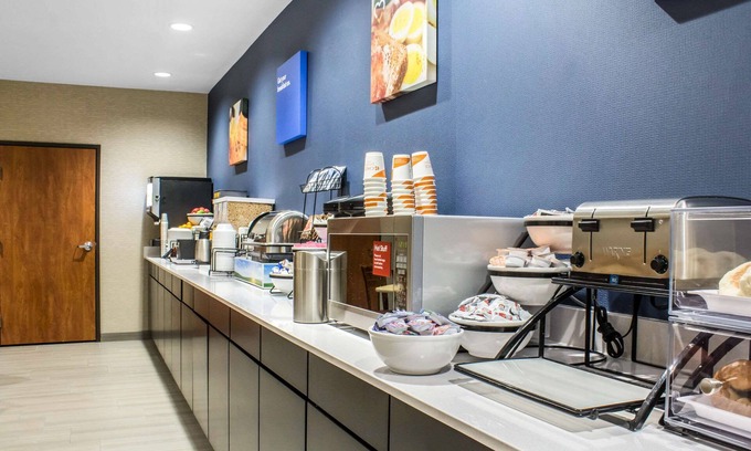 Ankeny Hotel | Budget-Friendly Econo Lodge Ankeny - Near Des Moines