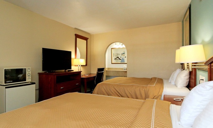 Parker Lane Hotel | Convenient Travelodge by Wyndham Austin South Stay Awaits