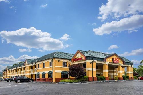 Berea Cabin | Convenient Econo Lodge: Pet-Friendly & Family-Oriented Stays