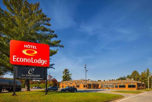 Deschambault-Grondines Cabin | Budget-Friendly Econo Lodge: Pet Friendly & Family Welcoming