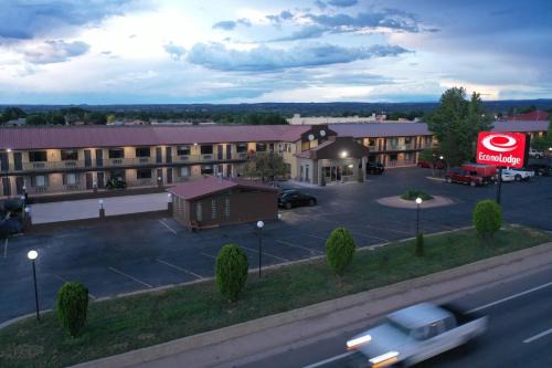 Cortez Cabin | Budget-Friendly Econo Lodge Cortez with Pool & Pet Amenities
