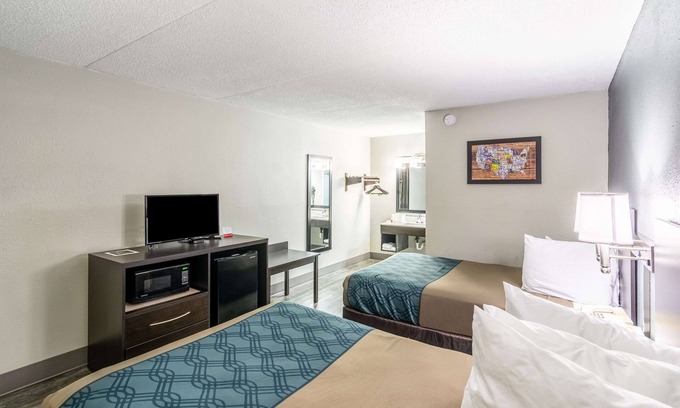 Crestview Hotel | Comfortable Econo Lodge Crestview with Family-Friendly Amenities
