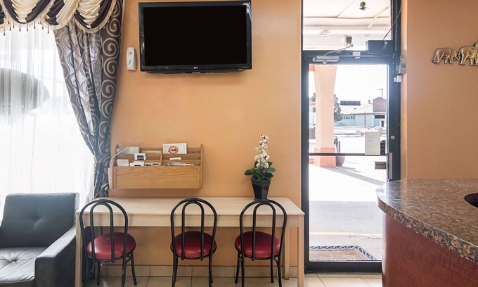 Dalhart Hotel | Comfortable Stay at Econo Lodge Dalhart with Free Breakfast
