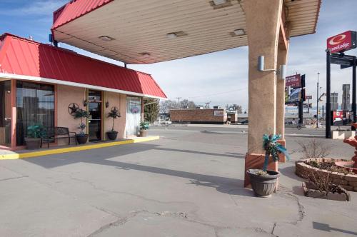 Dalhart Cabin | Budget-Friendly Stay at Econo Lodge Dalhart Hwy 54