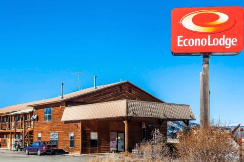 Eagle Nest Cabin | Budget-Friendly Econo Lodge: Pet & Child Friendly Stays