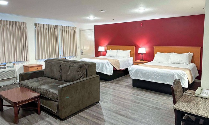 Edmonds Hotel | Convenient Econo Lodge Edmonds: Family-Friendly Amenities