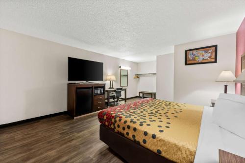Fallon Cabin | Budget-Friendly Econo Lodge Near Fallon Naval Air Station