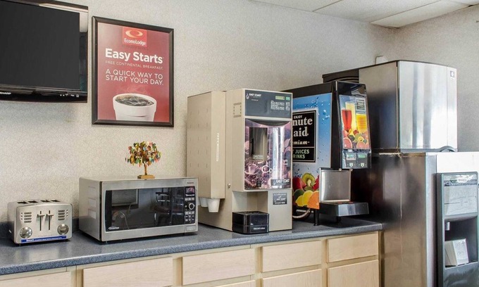 Frackville Hotel | Budget-Friendly Stay at Econo Lodge Frackville with Breakfast