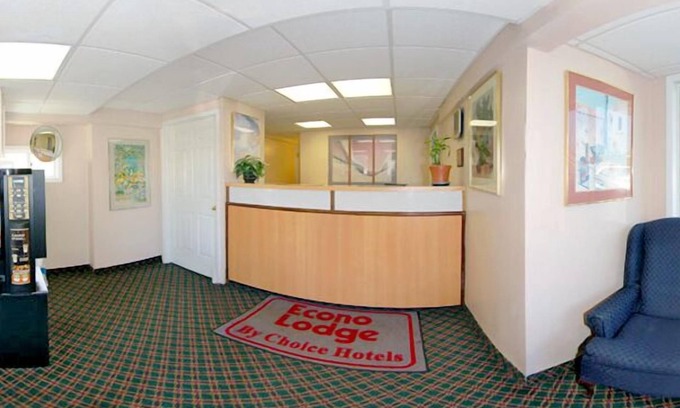 Franklin Hotel | Budget-Friendly Econo Lodge Franklin with Spa & Breakfast